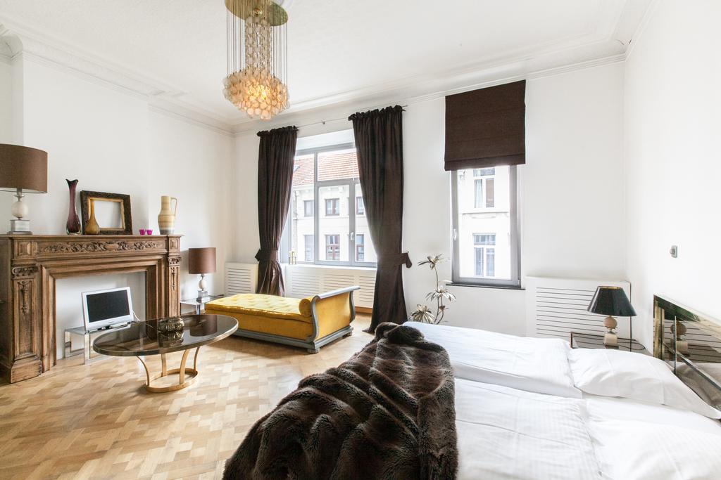 B&B Quatre20Cinq Antwerp Exterior photo