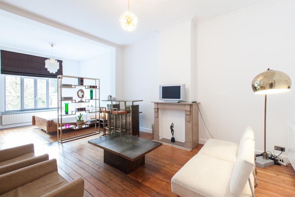 B&B Quatre20Cinq Antwerp Exterior photo